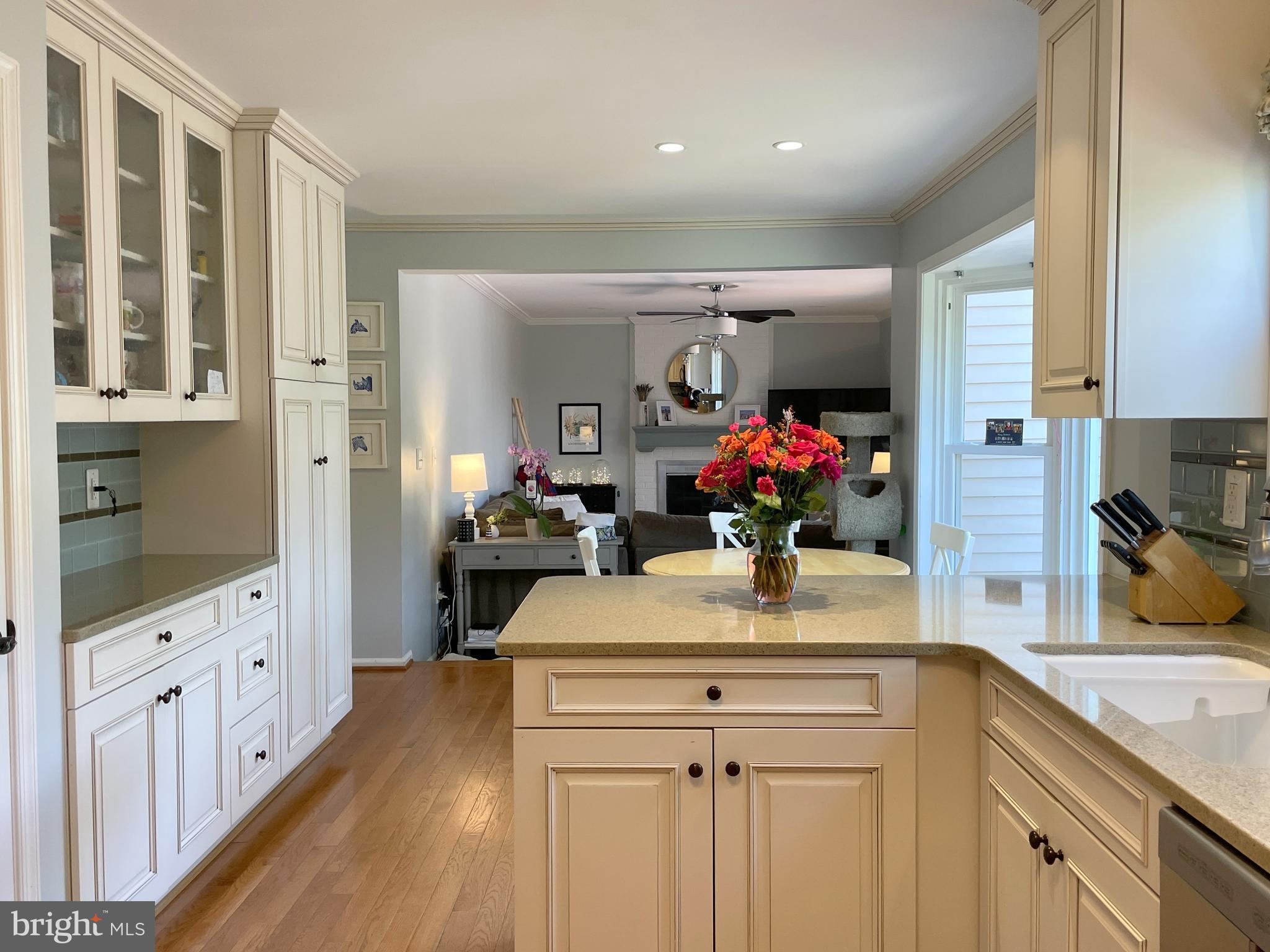 502 Clagett Street Southwest Leesburg, VA 20175 - Photo 11 of 41 502 CLAGETT ST SW Kitchen