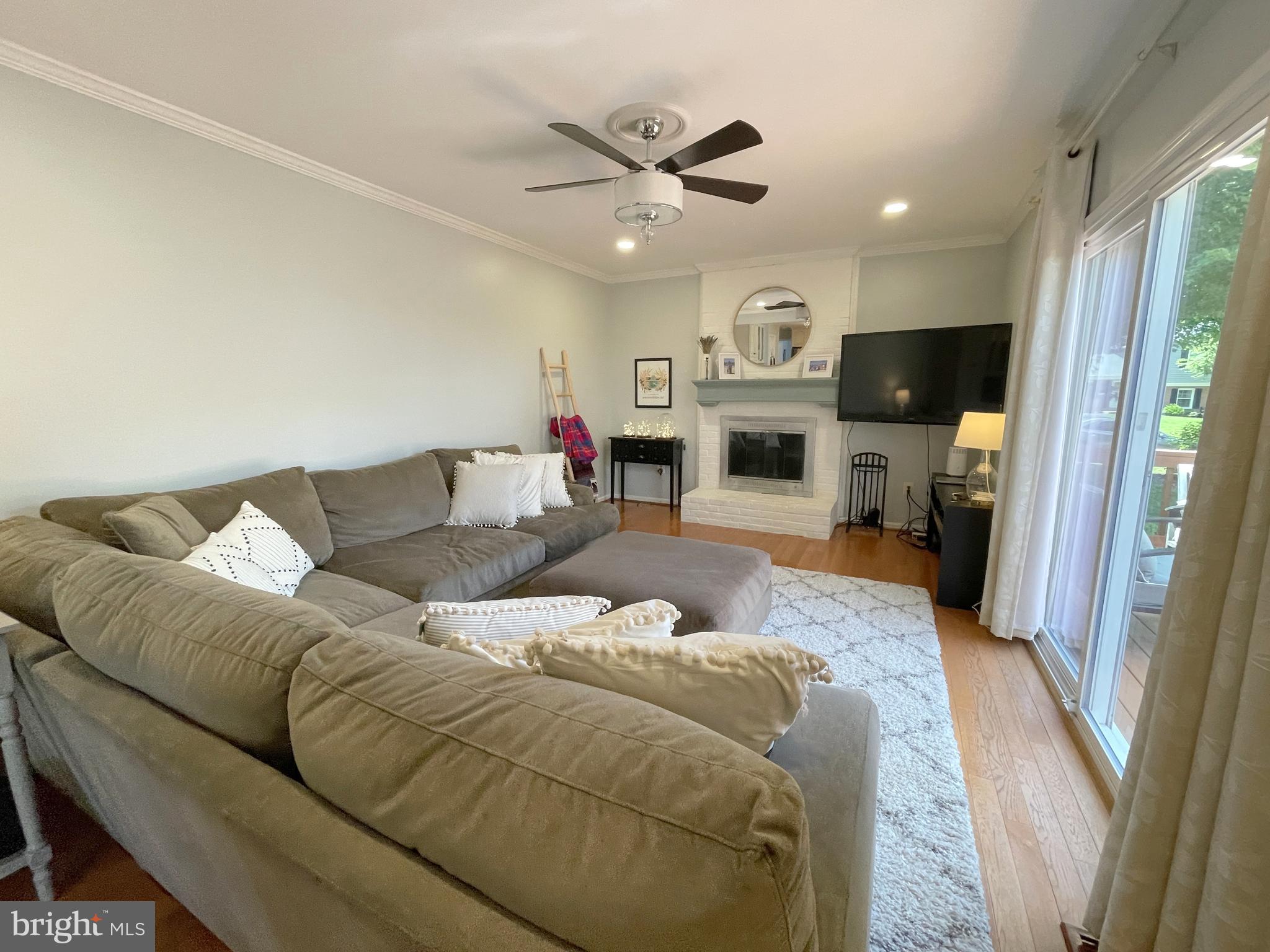 502 Clagett Street Southwest Leesburg, VA 20175 - Photo 15 of 41 502 CLAGETT ST SW Family Room