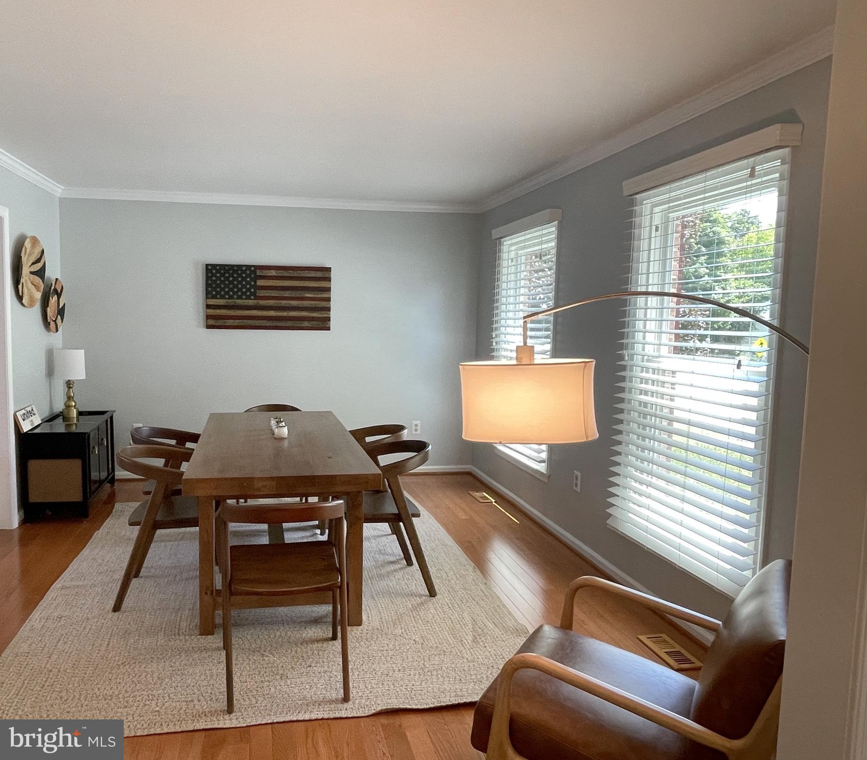 502 Clagett Street Southwest Leesburg, VA 20175 - Photo 3 of 41 502 CLAGETT ST SW Living Room