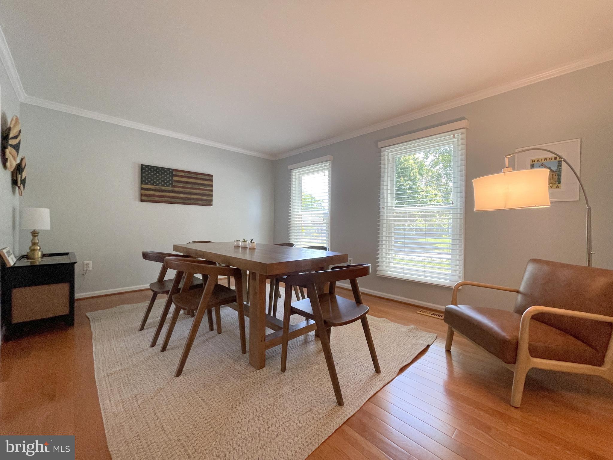502 Clagett Street Southwest Leesburg, VA 20175 - Photo 4 of 41 502 CLAGETT ST SW Living Room
