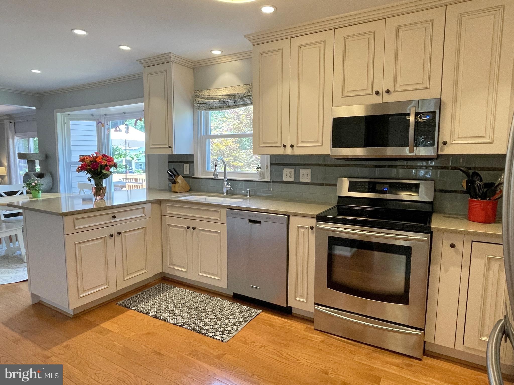 502 Clagett Street Southwest Leesburg, VA 20175 - Photo 7 of 41 502 CLAGETT ST SW Kitchen