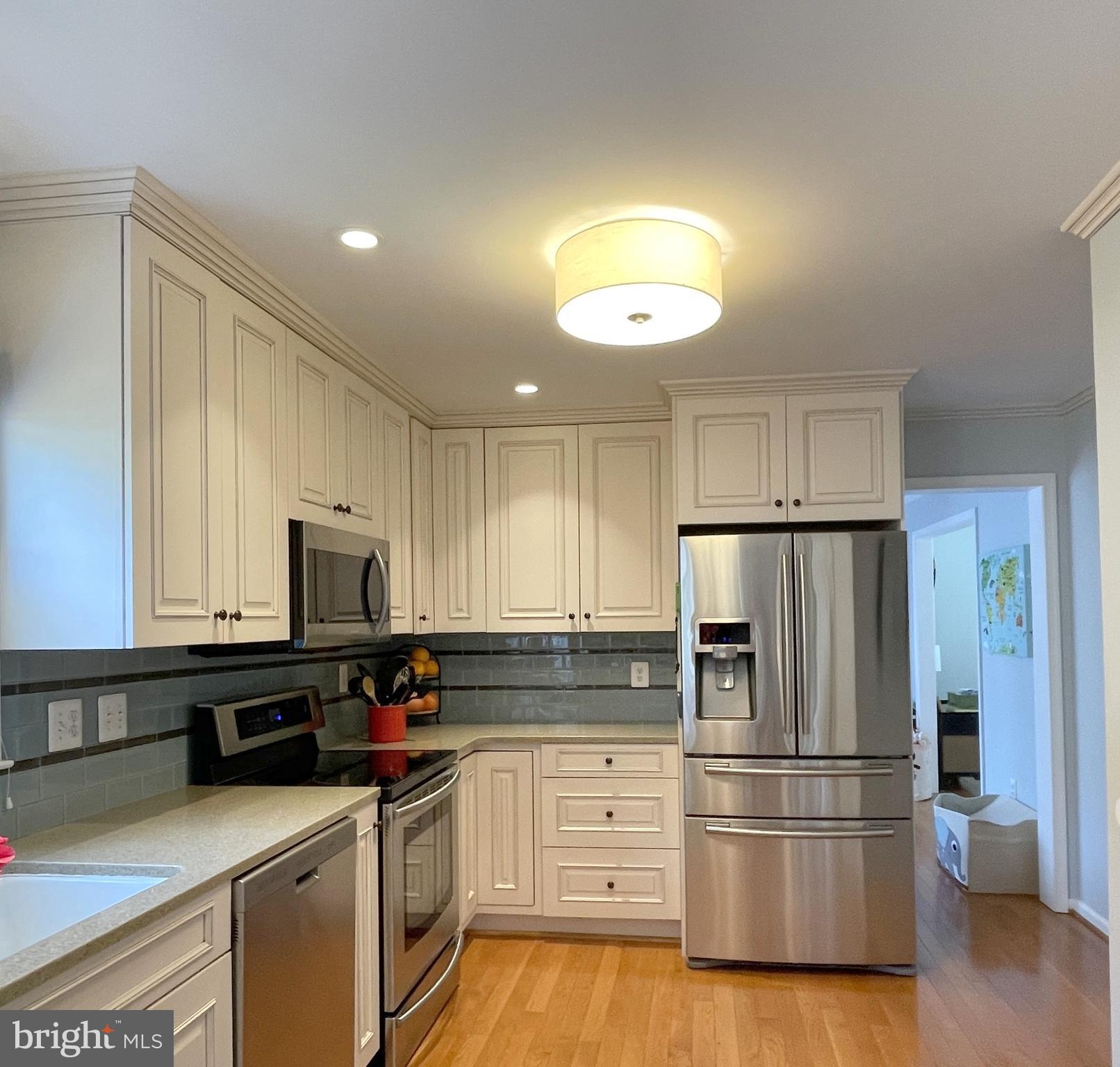 502 Clagett Street Southwest Leesburg, VA 20175 - Photo 9 of 41 502 CLAGETT ST SW Kitchen
