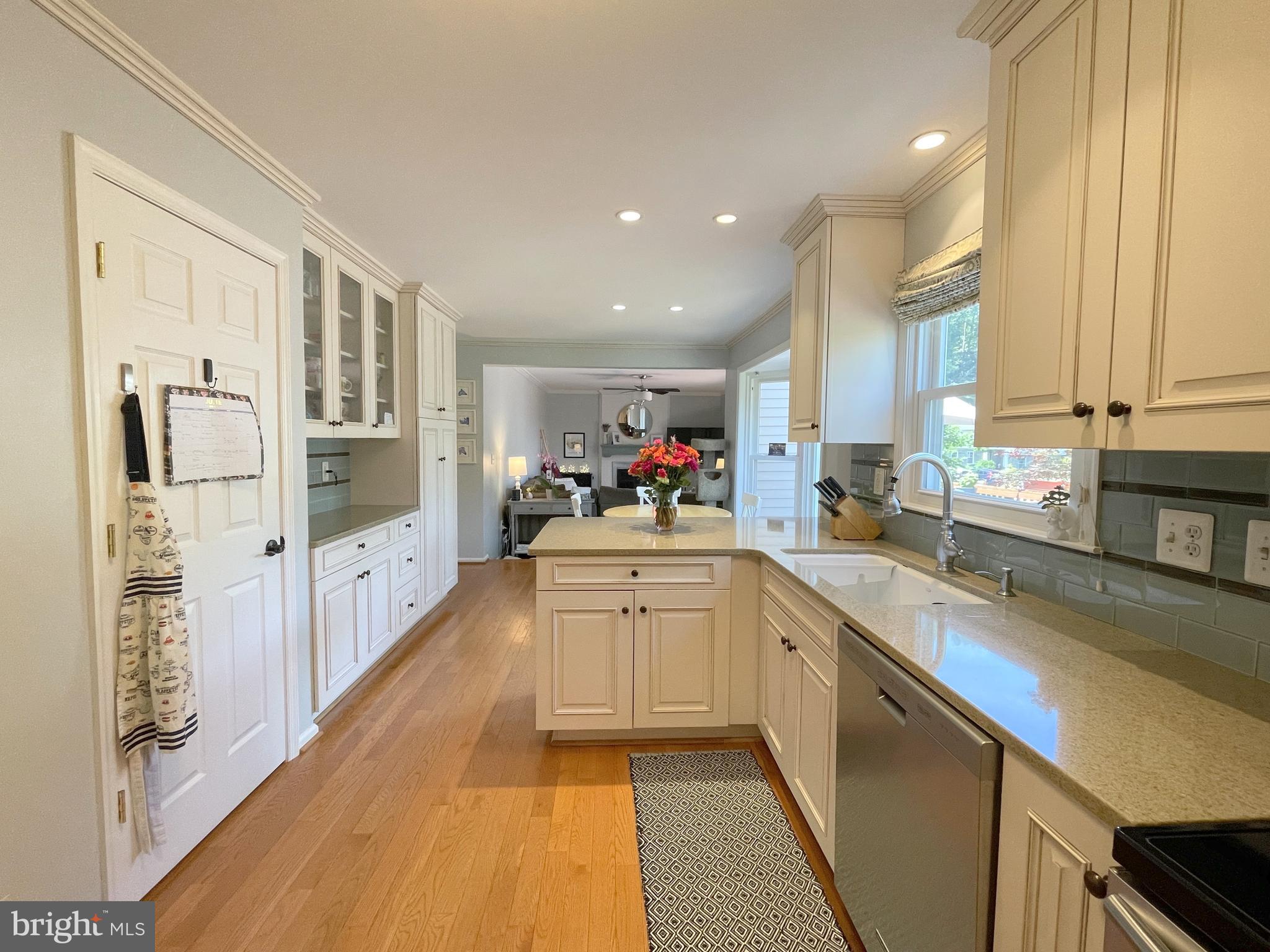 502 Clagett Street Southwest Leesburg, VA 20175 - Photo 10 of 41 502 CLAGETT ST SW Kitchen