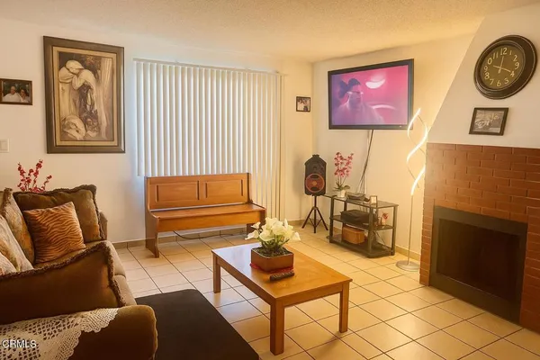 $419,000 | 114 East Ventura Street, Unit H, Santa Paula, CA 93060