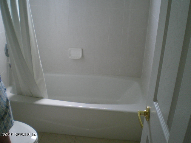 415 Emslie Terrace St. Augustine, FL 32095 - Photo 9 of 13 a bathroom with a bathtub