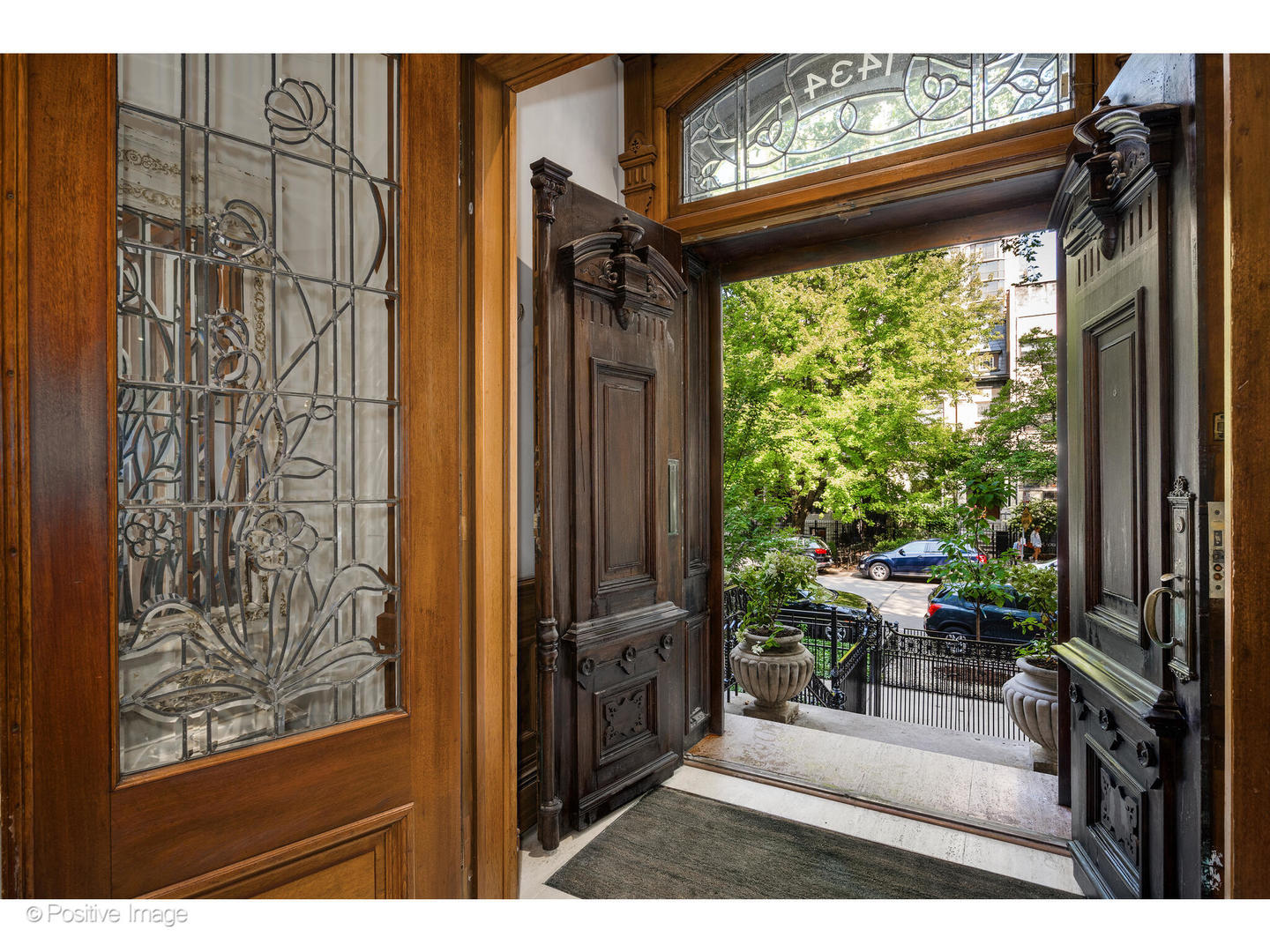 1434 North Dearborn Street Chicago, IL 60610 - Photo 4 of 67 a view of entryway with furniture and a window