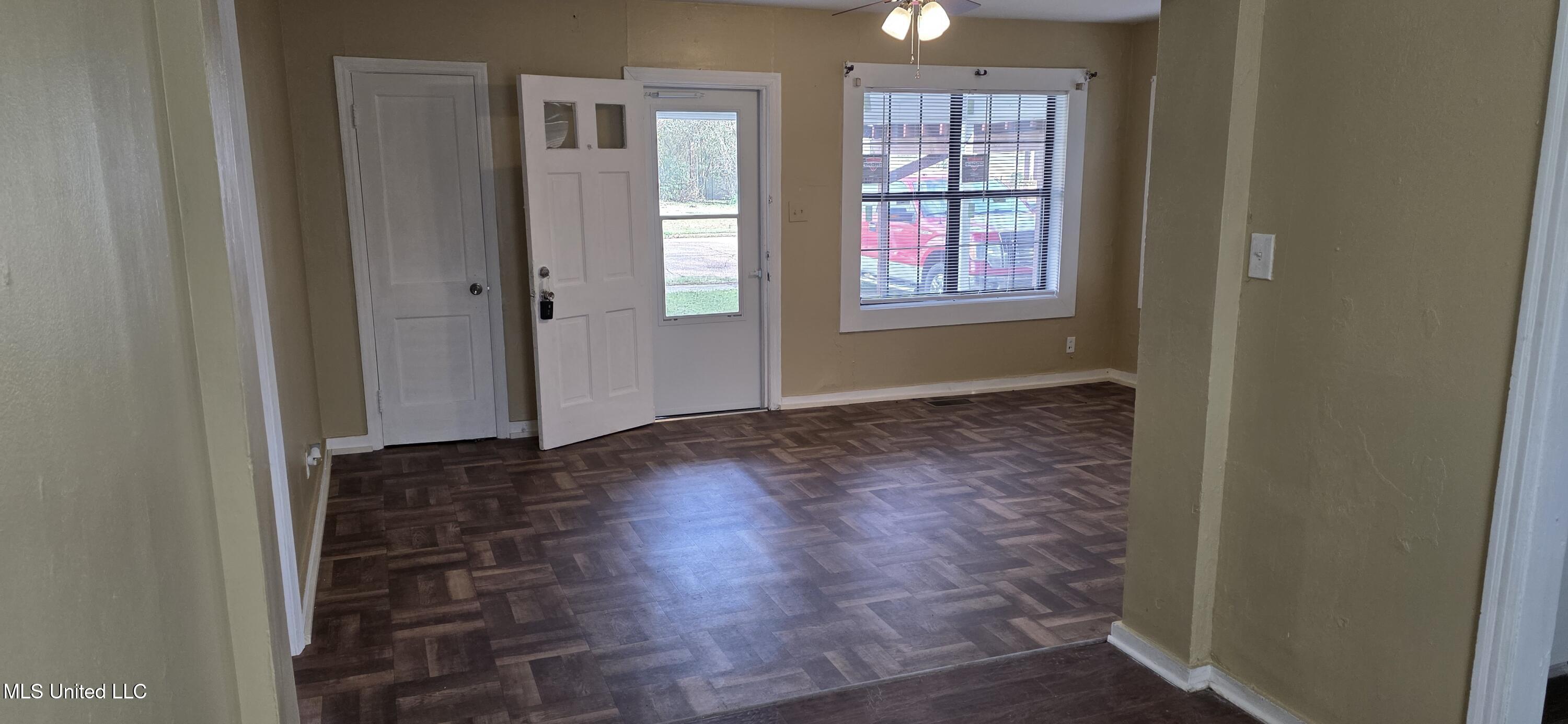 429 21st Street McComb, MS 39648 - Photo 12 of 60 2026-01-10 10.37.04