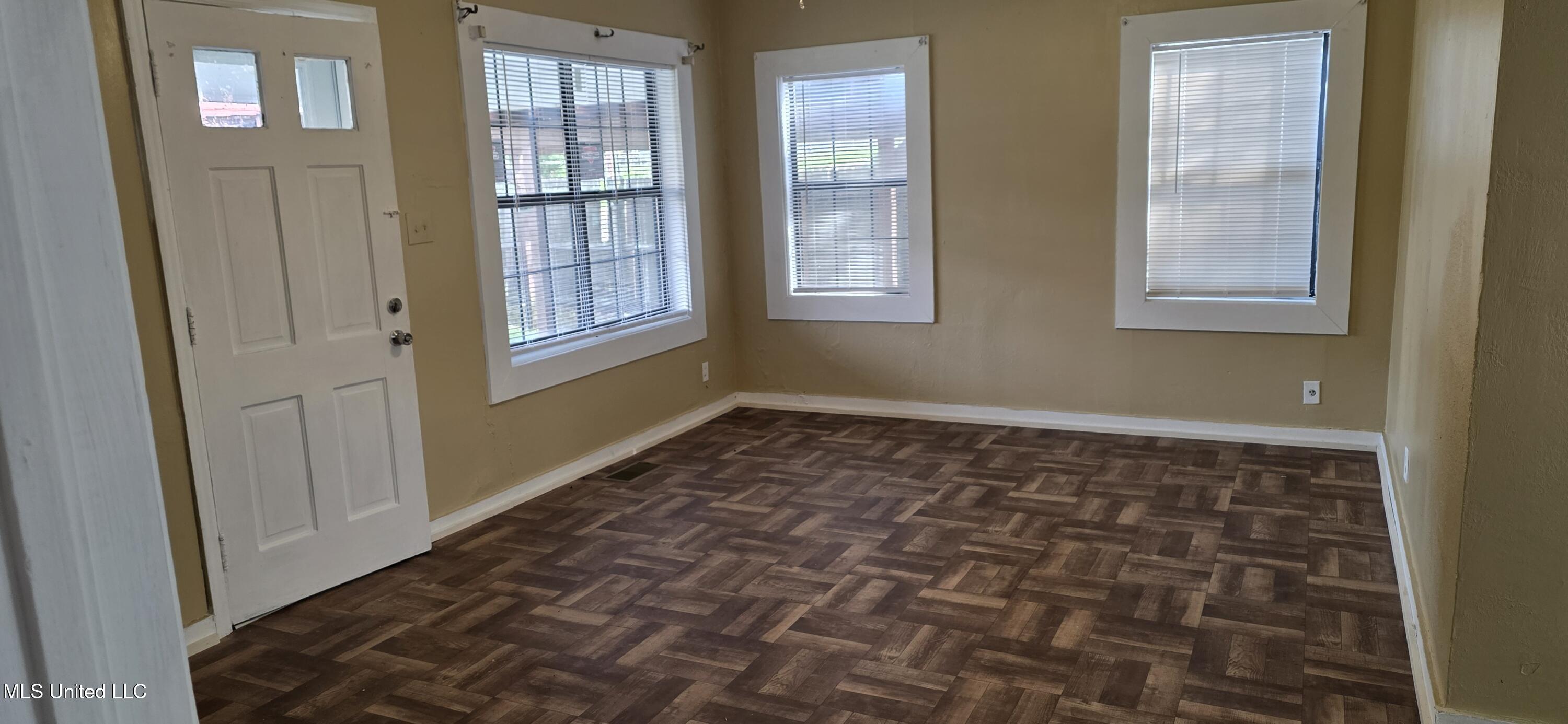 429 21st Street McComb, MS 39648 - Photo 4 of 60 2026-01-10 10.35.59