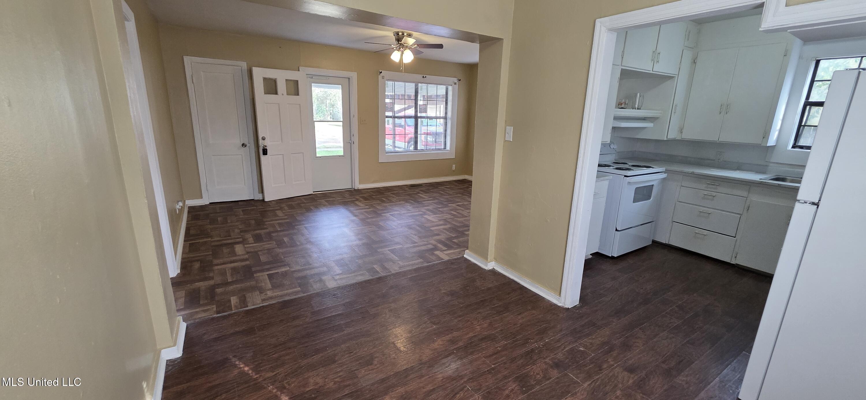 429 21st Street McComb, MS 39648 - Photo 5 of 60 2026-01-10 10.41.45