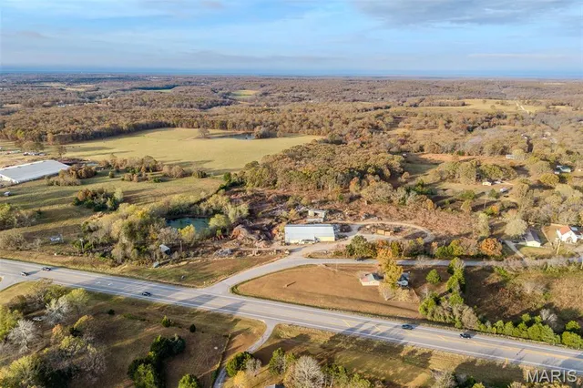 $589,900 | 30841 Old Highway 5, Lebanon, MO 65536