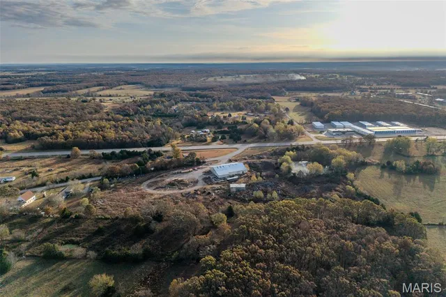 $589,900 | 30841 Old Highway 5, Lebanon, MO 65536