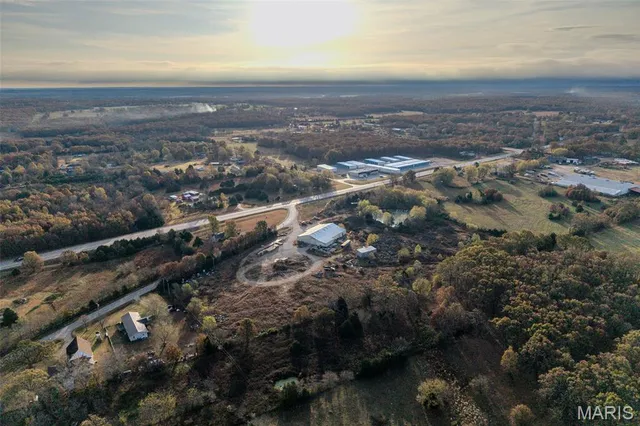 $589,900 | 30841 Old Highway 5, Lebanon, MO 65536