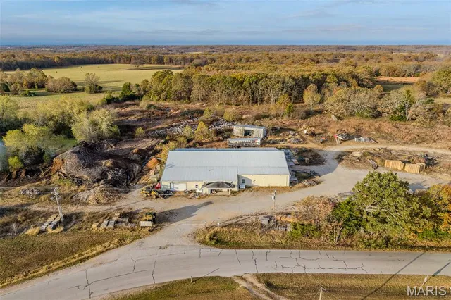 $589,900 | 30841 Old Highway 5, Lebanon, MO 65536