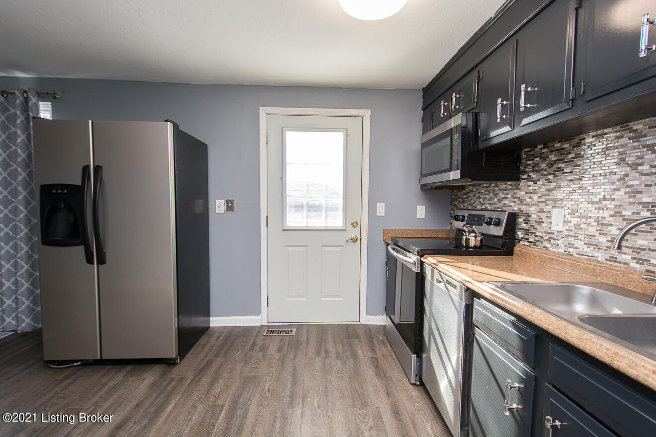 9524 Fairground Road Louisville, KY 40291 - Photo 11 of 45 Eat in Kitchen