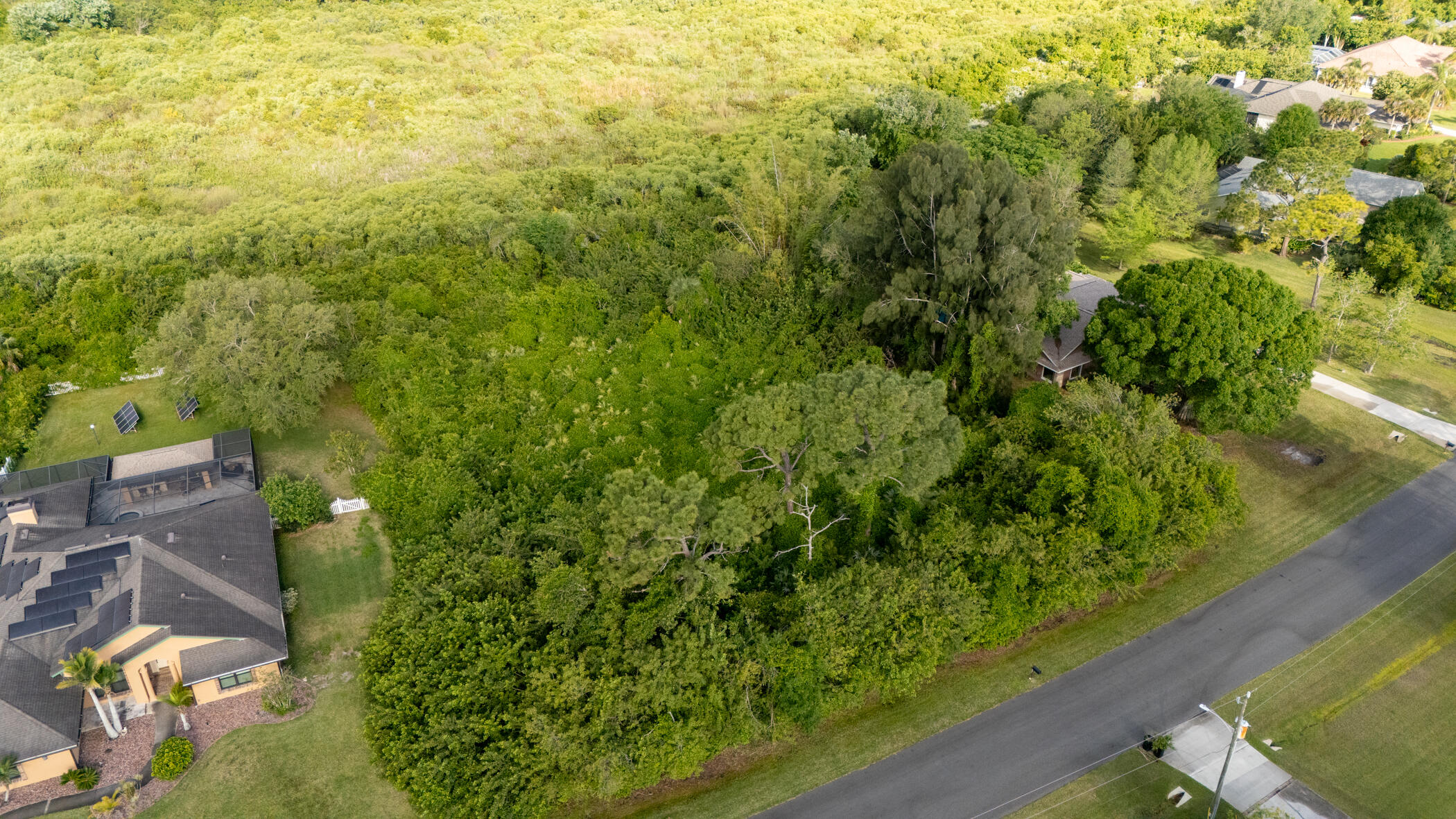 4179 Sparrow Hawk Road Melbourne, FL 32934 - Photo 4 of 26 a view of a garden from a balcony