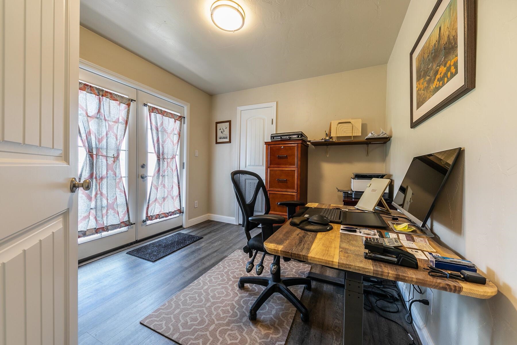 94101 Highway 70 Chilcoot, CA 96105 - Photo 20 of 20 a workspace with furniture and a window