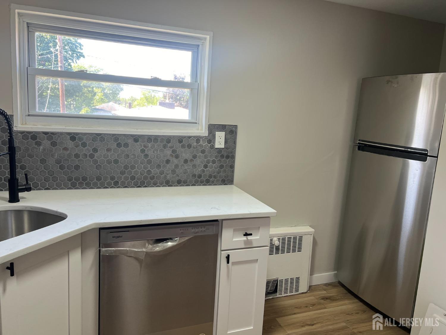 49 B Garfield Park, Unit 4902 Edison, NJ 08837 - Photo 6 of 10 a kitchen with stainless steel appliances a refrigerator and a sink
