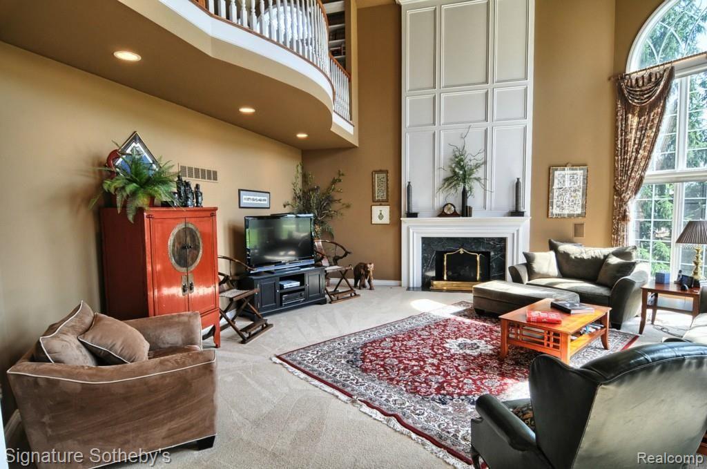 5645 Murfield Drive Rochester, MI 48306 - Photo 9 of 32 Family_Room.jpg