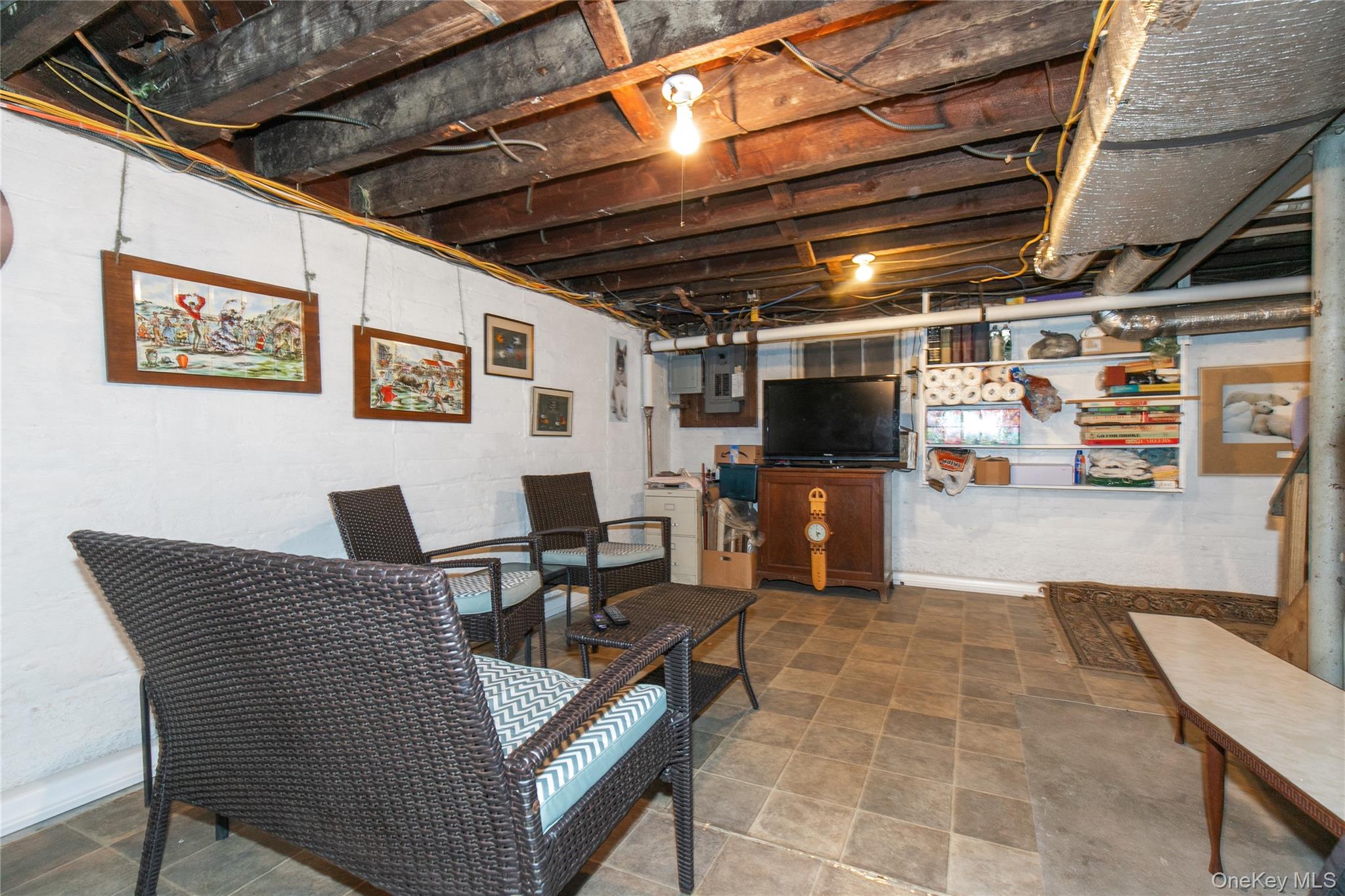 8 Plymouth Road Great Neck, NY 11023 - Photo 20 of 25 a view of a patio with table and chairs