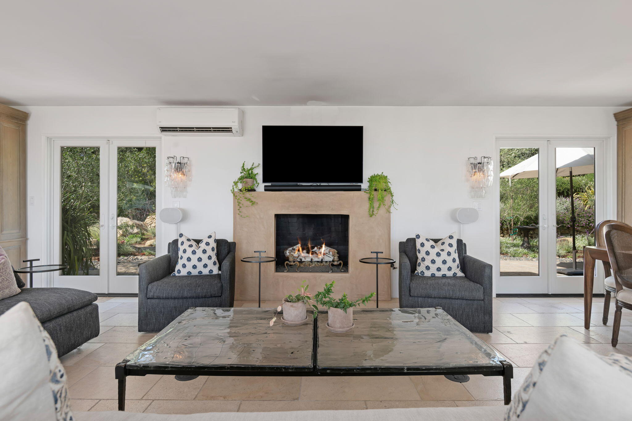1144 Arbolado Road Santa Barbara, CA 93103 - Photo 15 of 40 13-Living Room