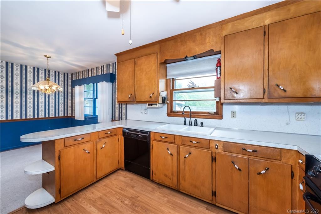 5320 Allen Road East Charlotte, NC 28269 - Photo 11 of 36 Gallery Image 11