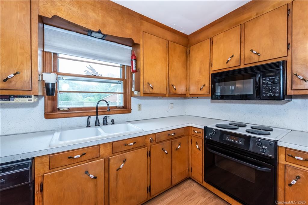 5320 Allen Road East Charlotte, NC 28269 - Photo 12 of 36 Gallery Image 12