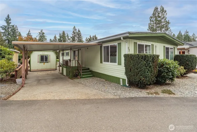 a view of an entryway with a house