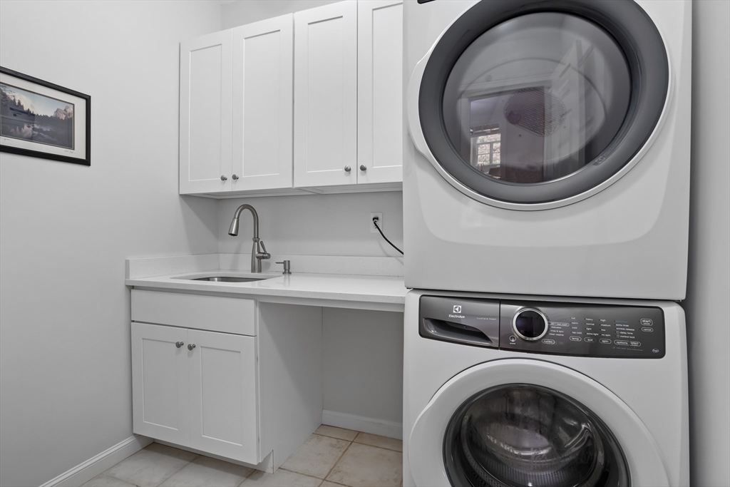 104 Green Road Bolton, MA 01740 - Photo 20 of 42 a utility room with sink dryer and washer
