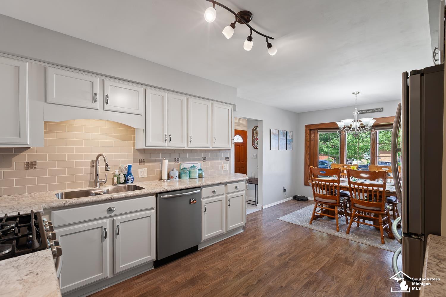 4912 Valley Road Trenton, MI 48183 - Photo 9 of 43
