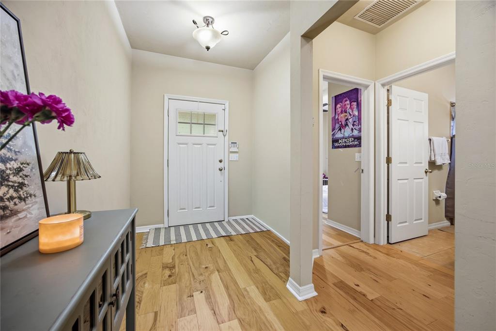 7550 Southwest 81st Way Gainesville, FL 32608 - Photo 5 of 31 a view of a hallway with flower pots