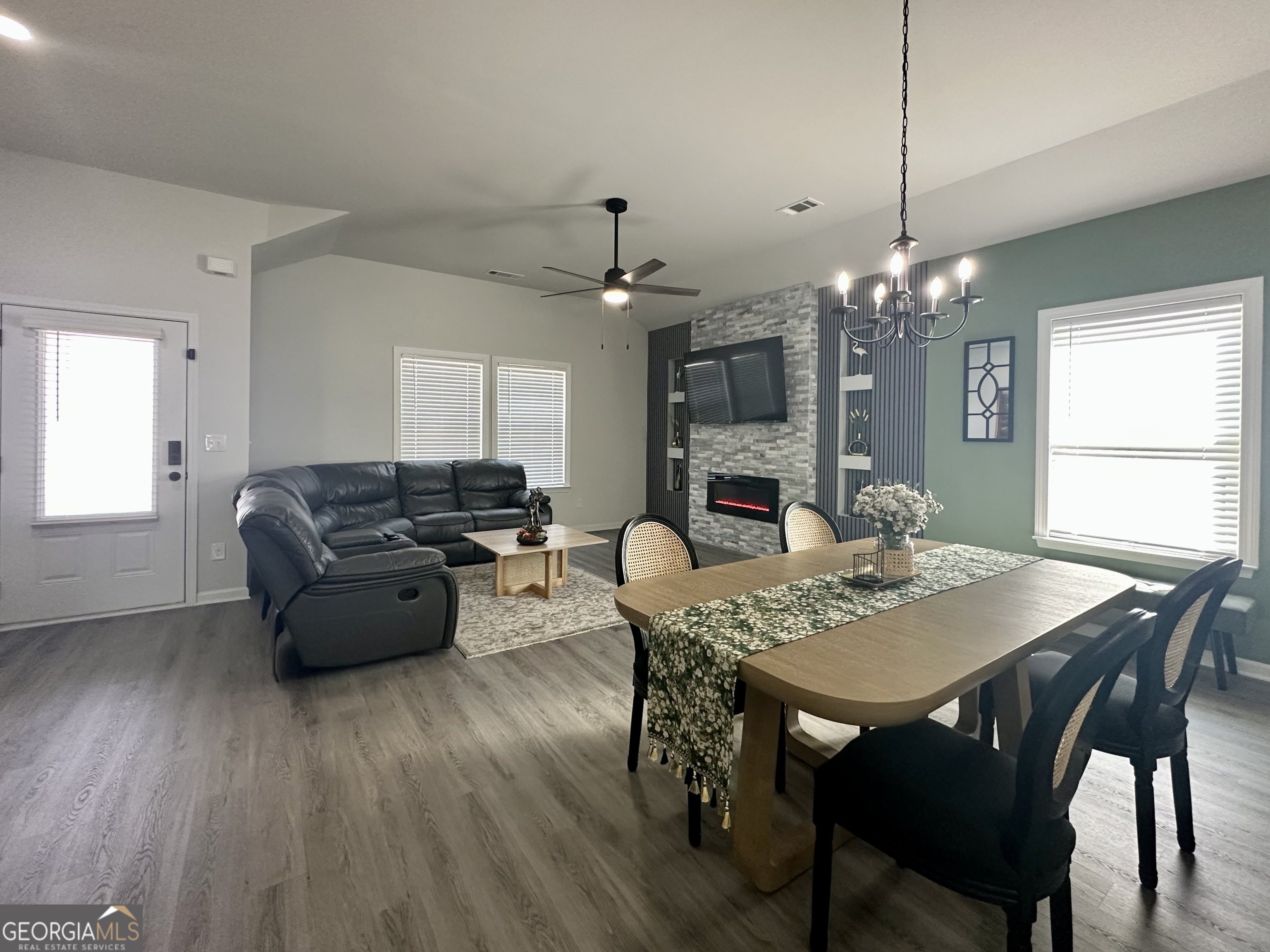 604 Georgian Walk Byron, GA 31008 - Photo 5 of 15 a living room with furniture dining table and a chandelier