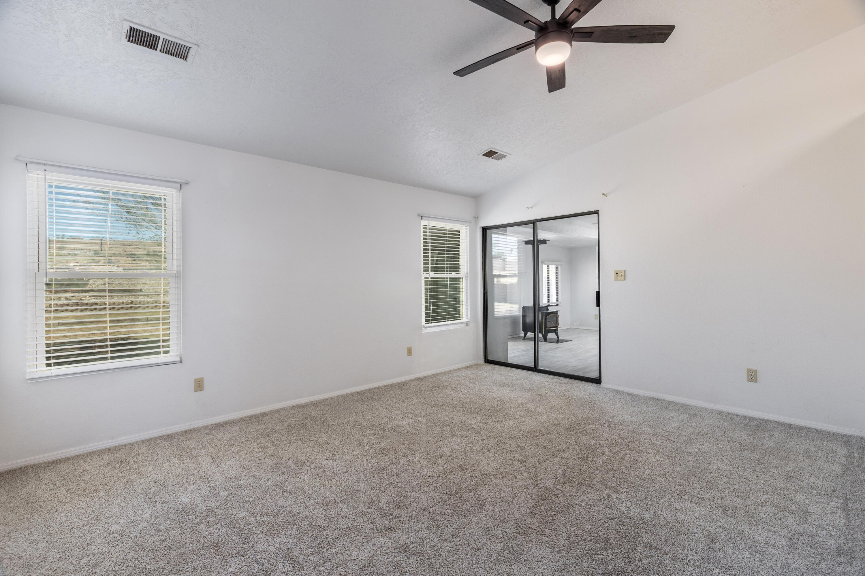 309 Asbury Road Northeast Rio Rancho, NM 87124 - Photo 5 of 26 Gallery Image 5