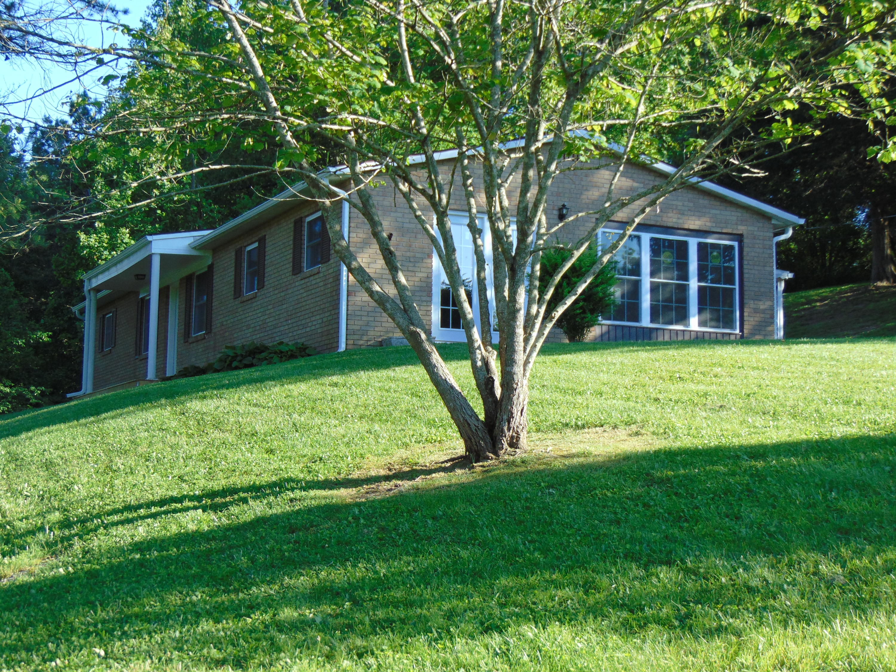 121 Chatsworth Street Harrogate, TN 37752 - Photo 2 of 16 083