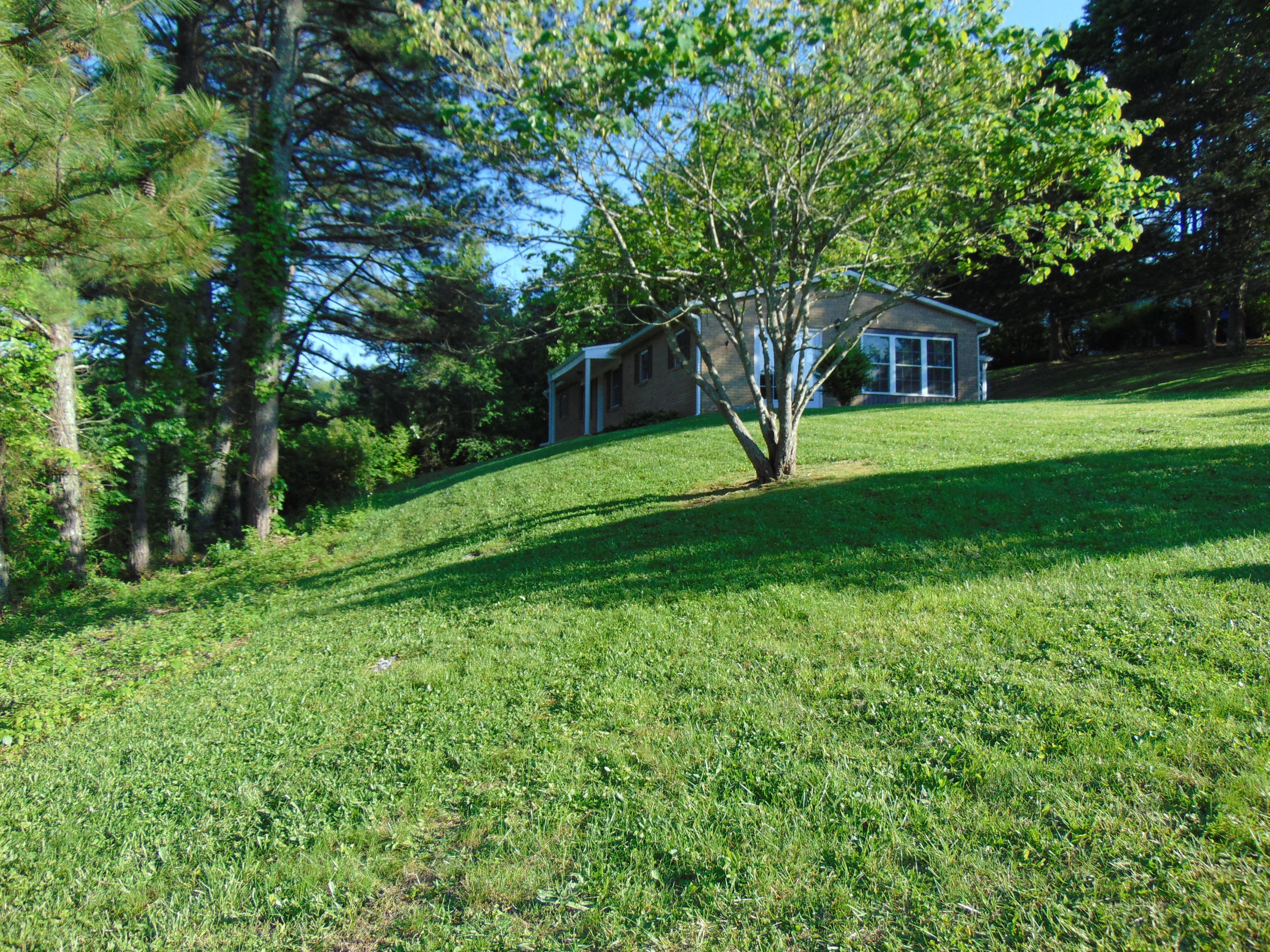 121 Chatsworth Street Harrogate, TN 37752 - Photo 4 of 16 082