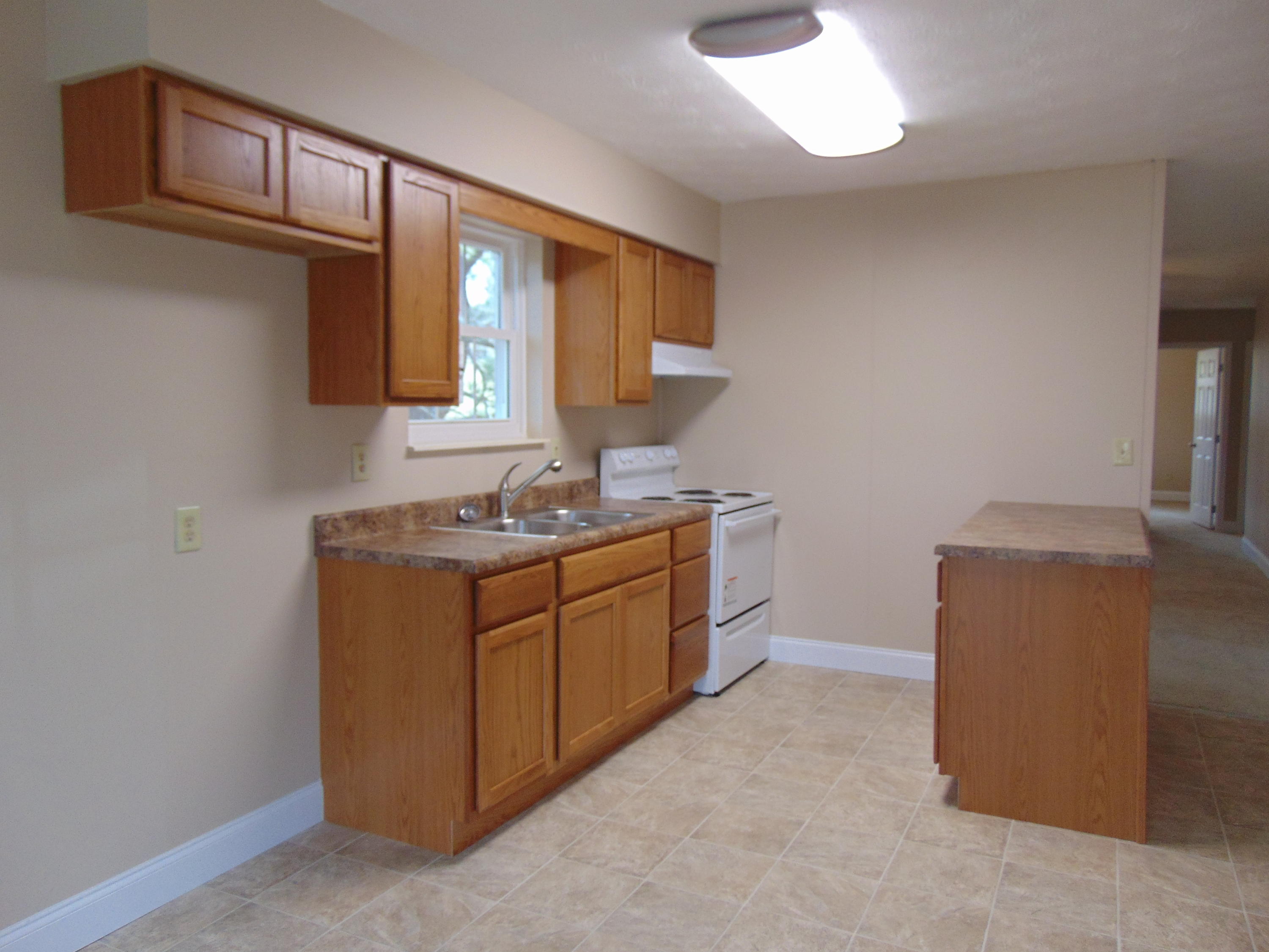 121 Chatsworth Street Harrogate, TN 37752 - Photo 5 of 16 002