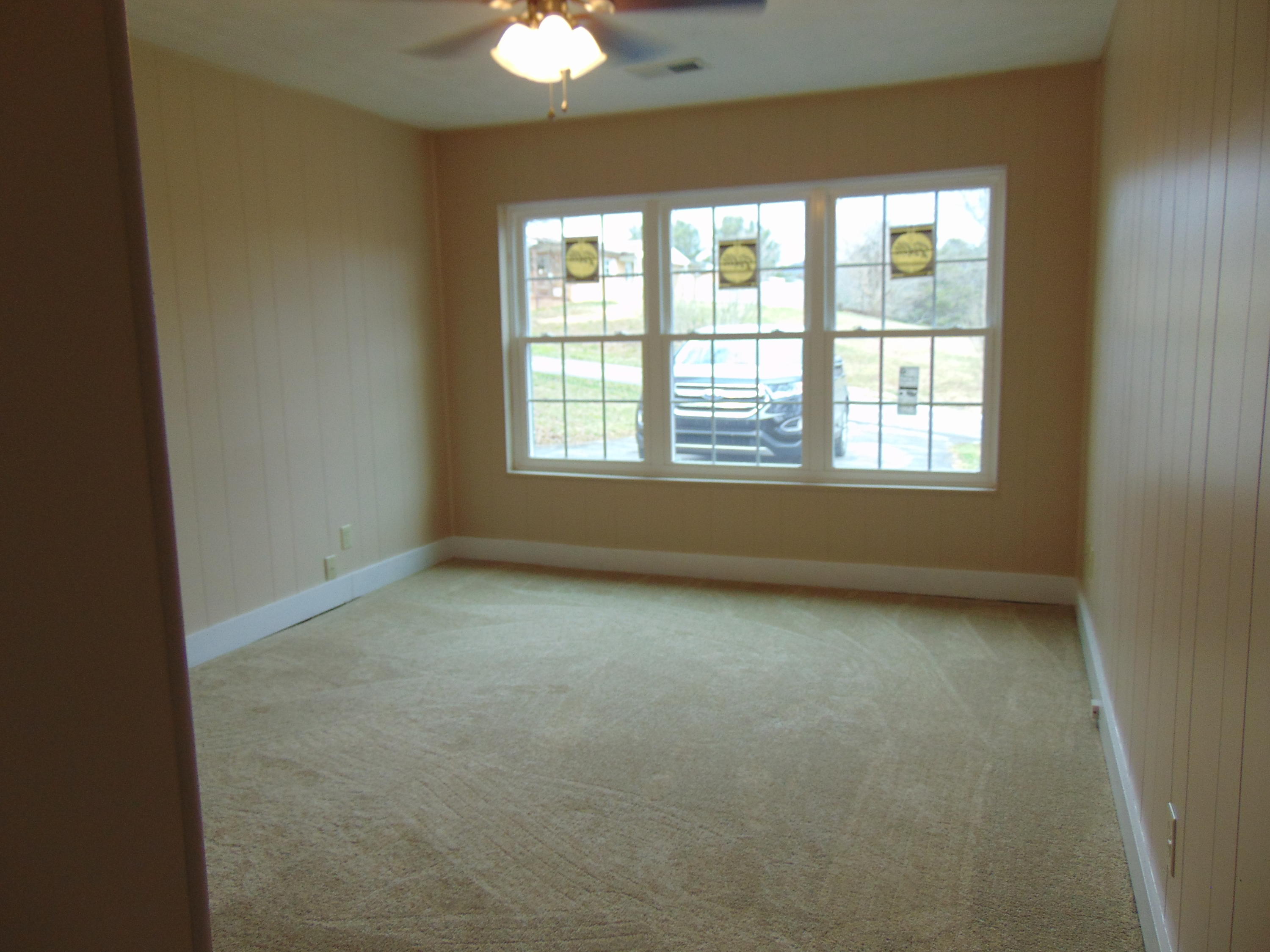 121 Chatsworth Street Harrogate, TN 37752 - Photo 7 of 16 004