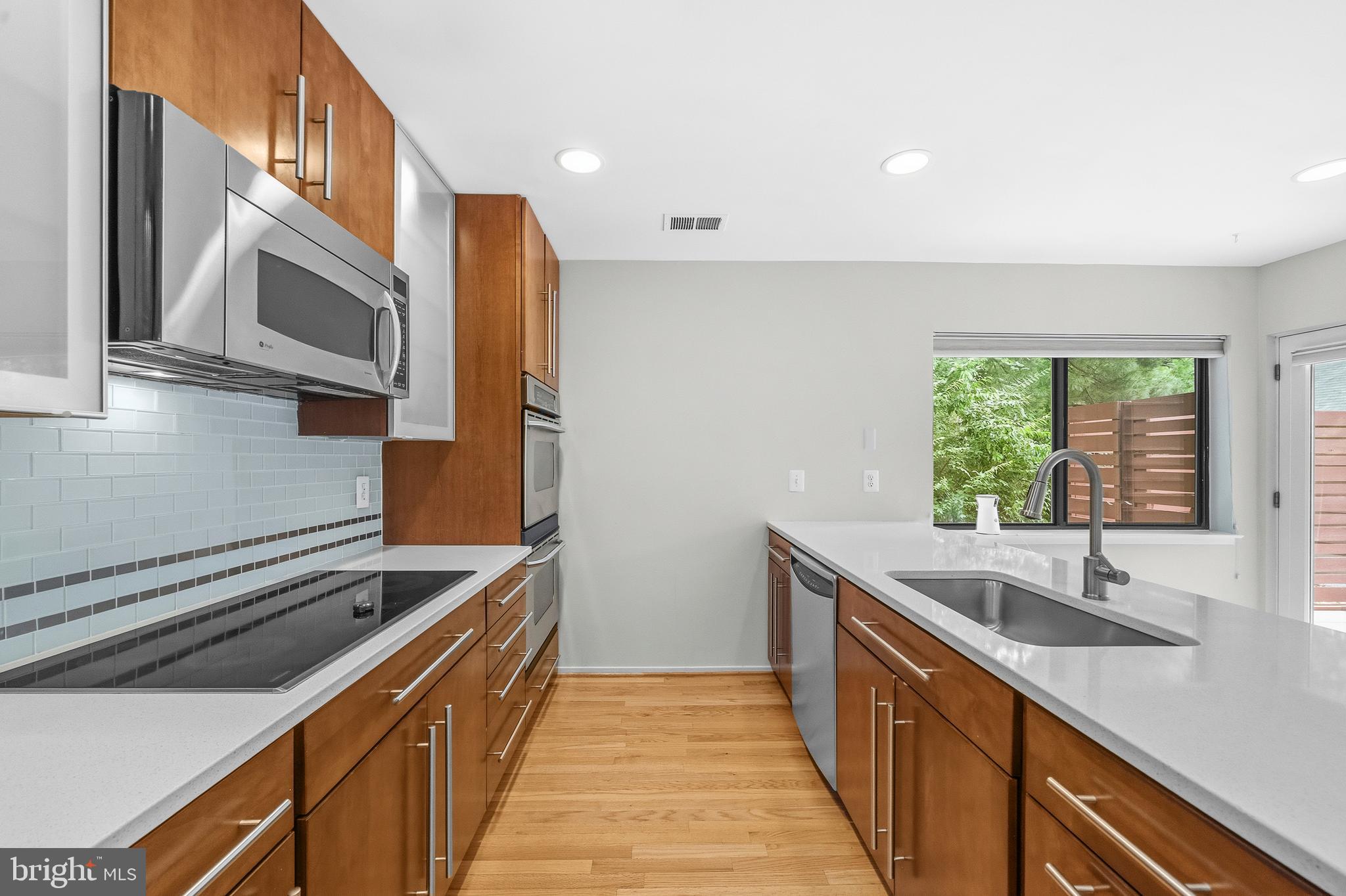 2105 South Bay Lane Reston, VA 20191 - Photo 12 of 71