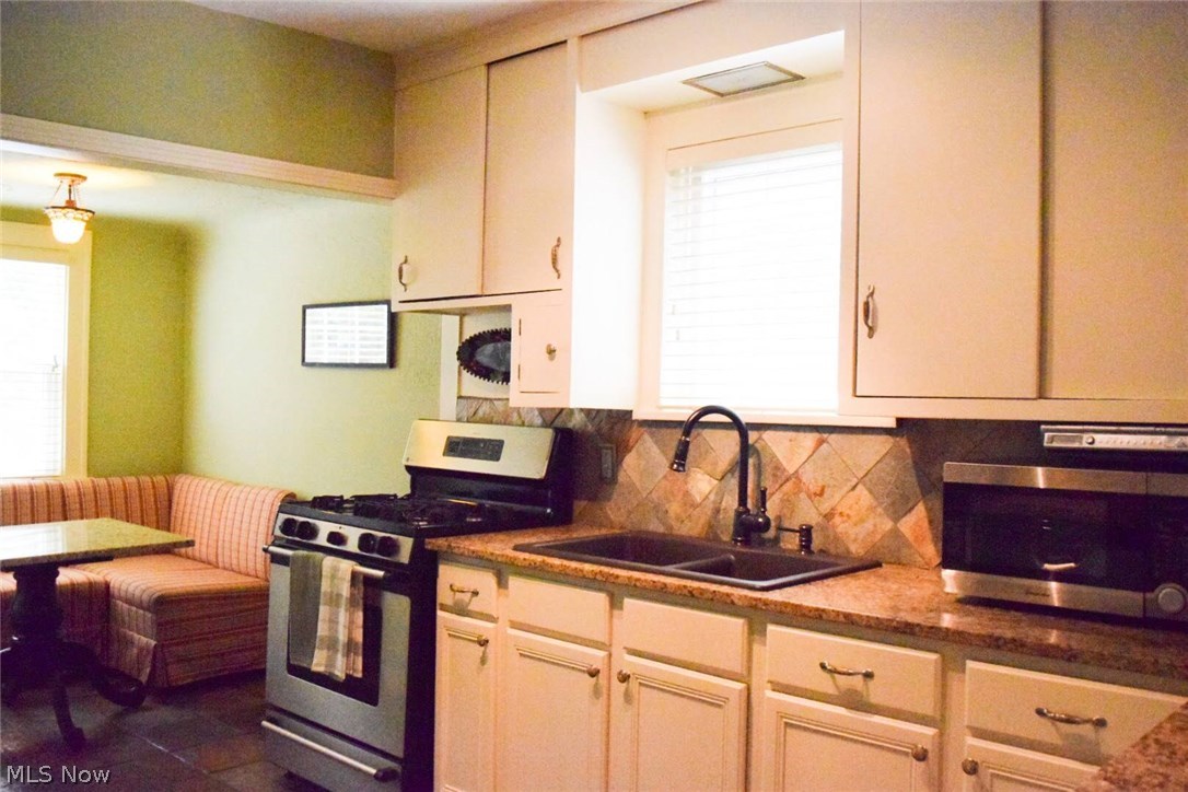 2393 Rinard Road Cleveland, OH 44118 - Photo 8 of 29 Gallery Image 8