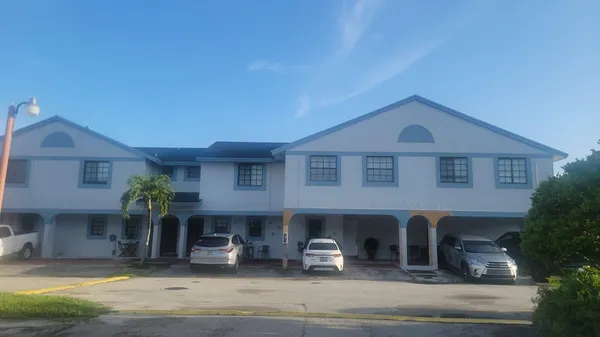 $2,995 | 11821 Southwest 18th Street, Unit 223, Miami, FL 33175