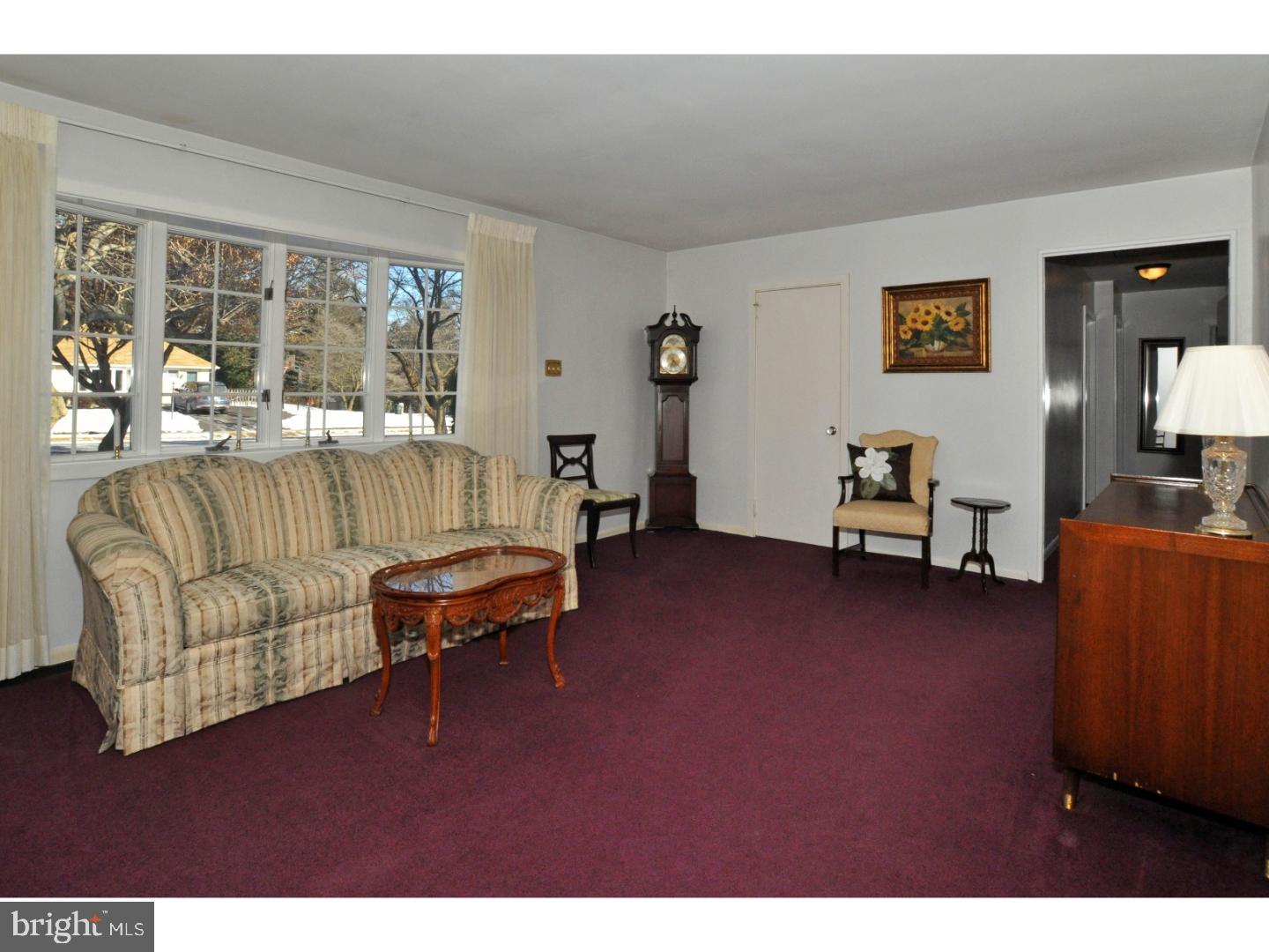 804 Clarendon Road Rydal, PA 19046 - Photo 3 of 25 Living Room