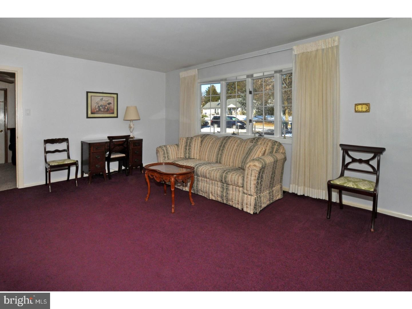 804 Clarendon Road Rydal, PA 19046 - Photo 4 of 25 Living Room