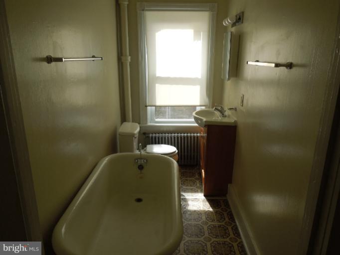 121 West 5th Street Frederick, MD 21701 - Photo 22 of 24 Original Cast Iron Tub