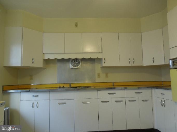 121 West 5th Street Frederick, MD 21701 - Photo 4 of 24 Kitchen Cabinets & Cook Top