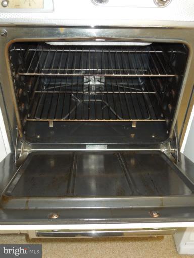 121 West 5th Street Frederick, MD 21701 - Photo 10 of 24 Kitchen Oven & Spotless Appliances