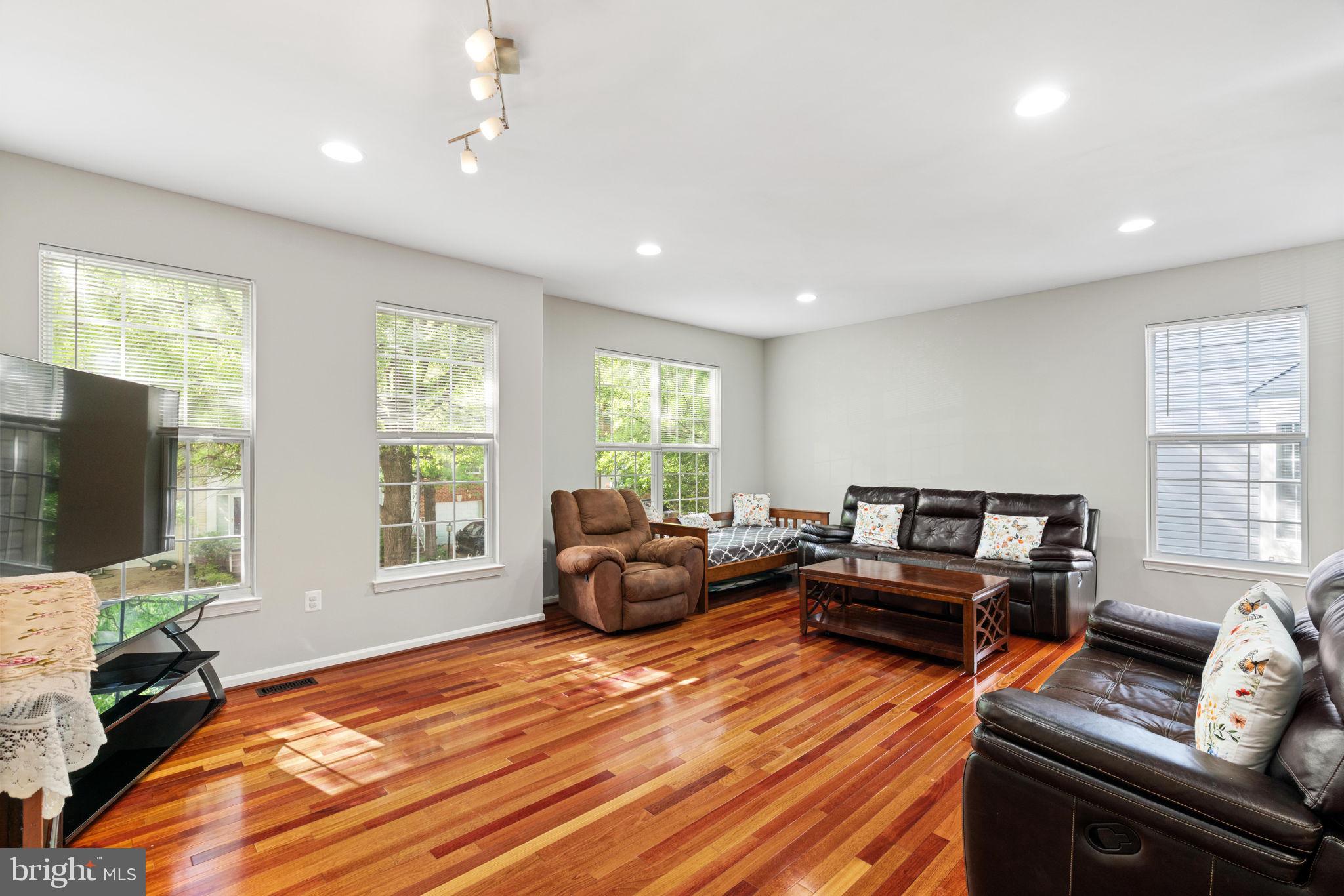 21654 Frame Square Broadlands, VA 20148 - Photo 19 of 43 Bright and inviting living space.