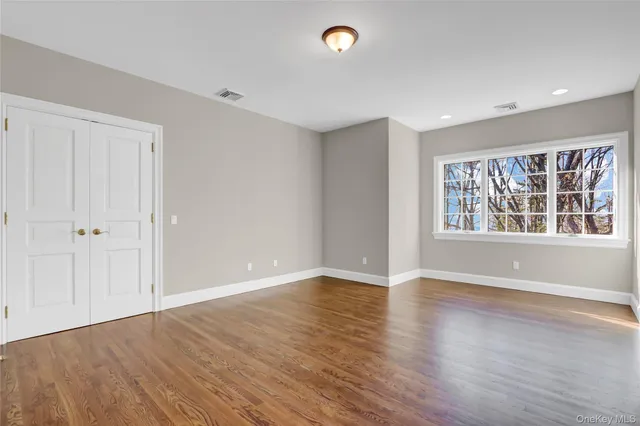 $2,690,000 | 117 Centre Island Road, Centre Island, NY 11771