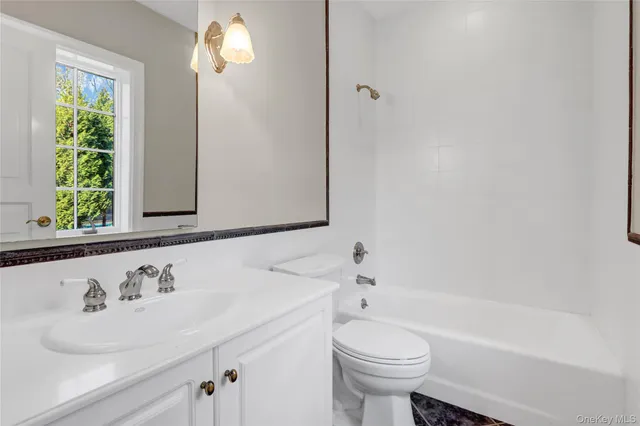 $2,690,000 | 117 Centre Island Road, Centre Island, NY 11771