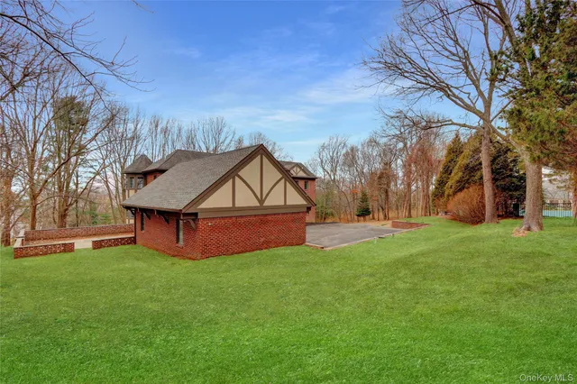 $2,690,000 | 117 Centre Island Road, Centre Island, NY 11771