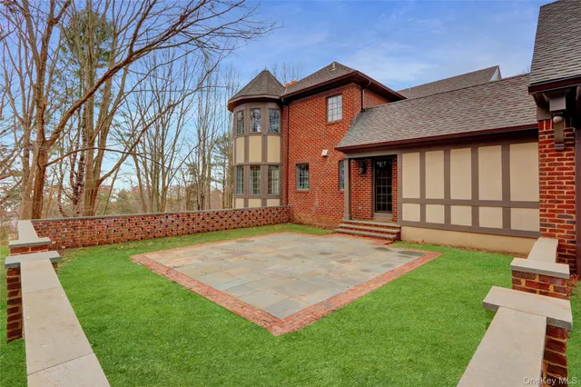 $2,690,000 | 117 Centre Island Road, Centre Island, NY 11771