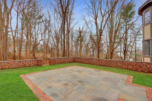 $2,690,000 | 117 Centre Island Road, Centre Island, NY 11771